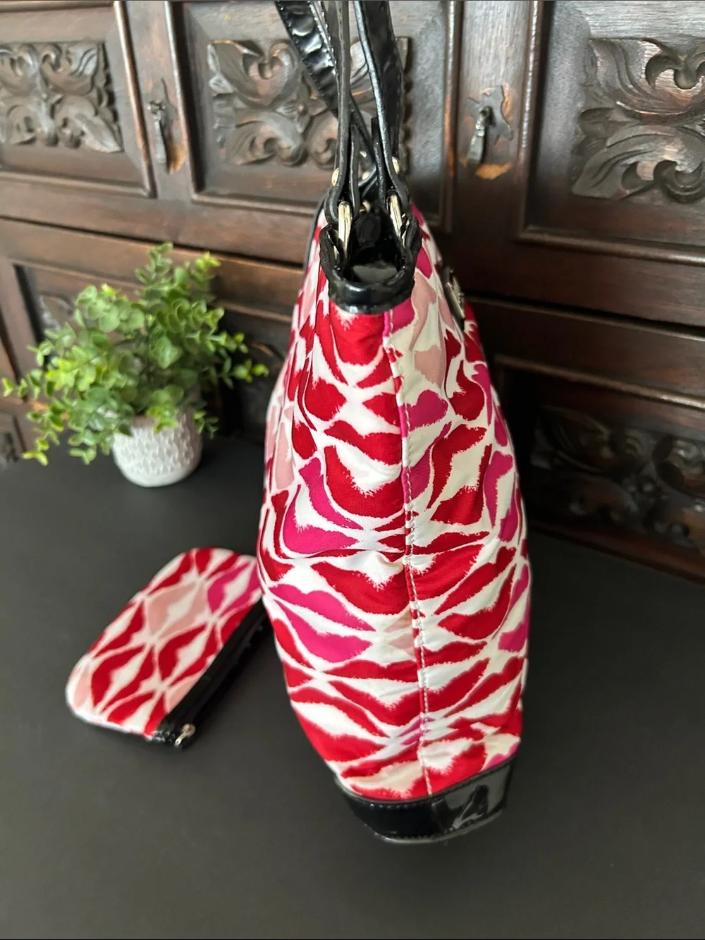 lululemon athletica Pink, Red & Whitei Kiss-Print Tote with Matching Wristlet